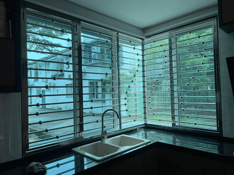 THE BEST QUALITY TINTED HOUSE TAMAN KENANGA